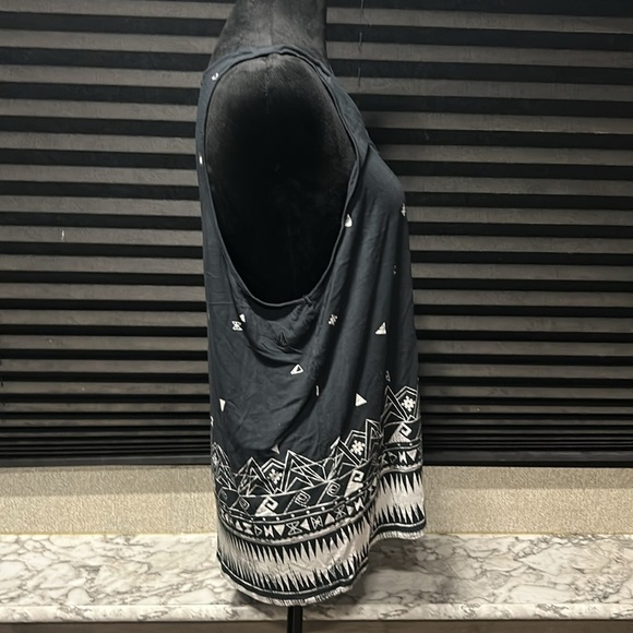 Volcom Women’s Black & White Print Pocket Front Super Soft Tank Top Large - Picture 4 of 9